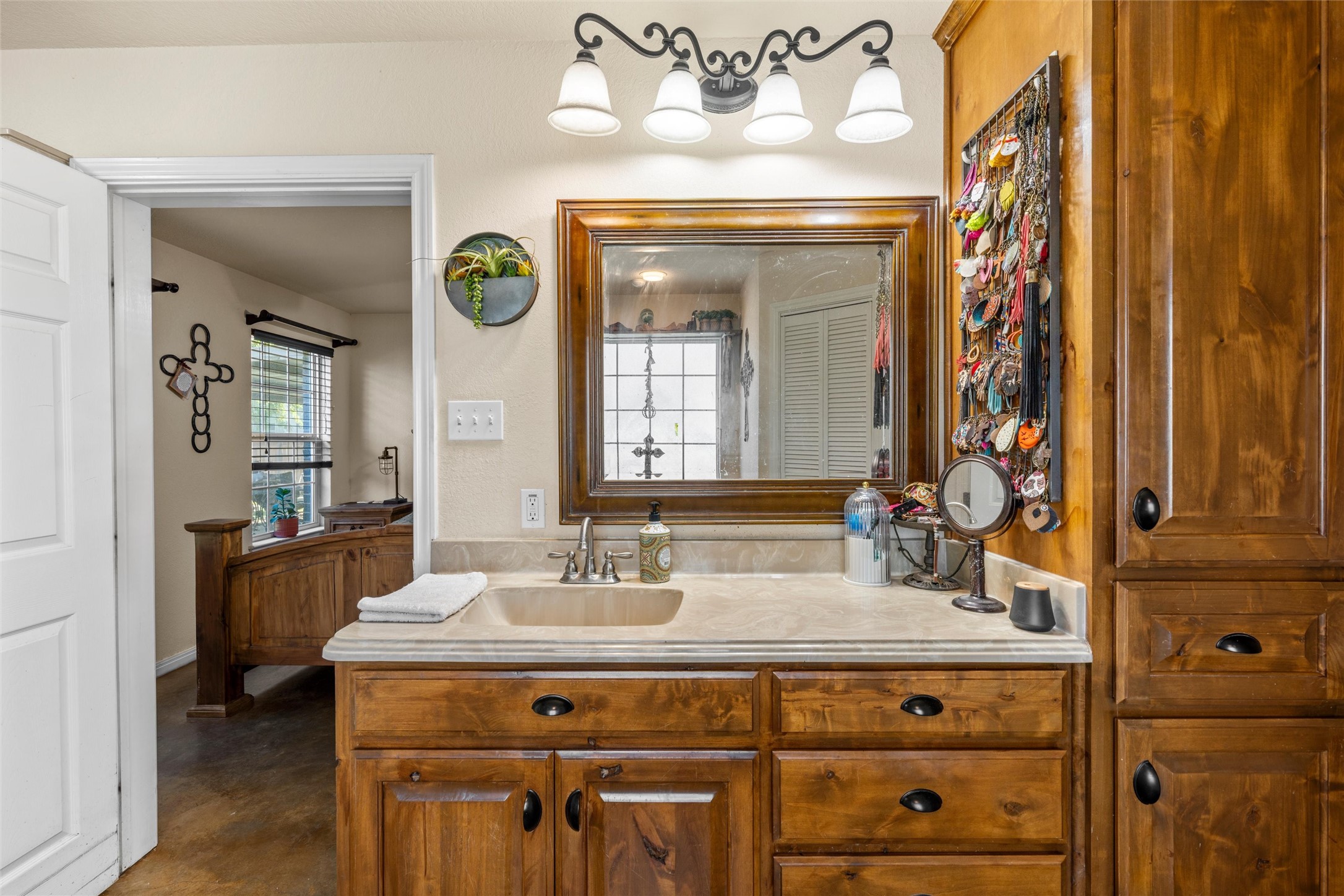 814 N Harrison Street West TX 76691