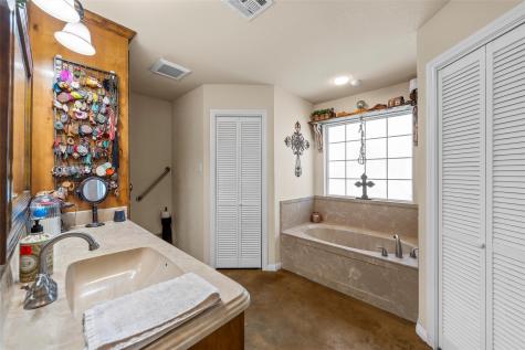 814 N Harrison Street West TX 76691