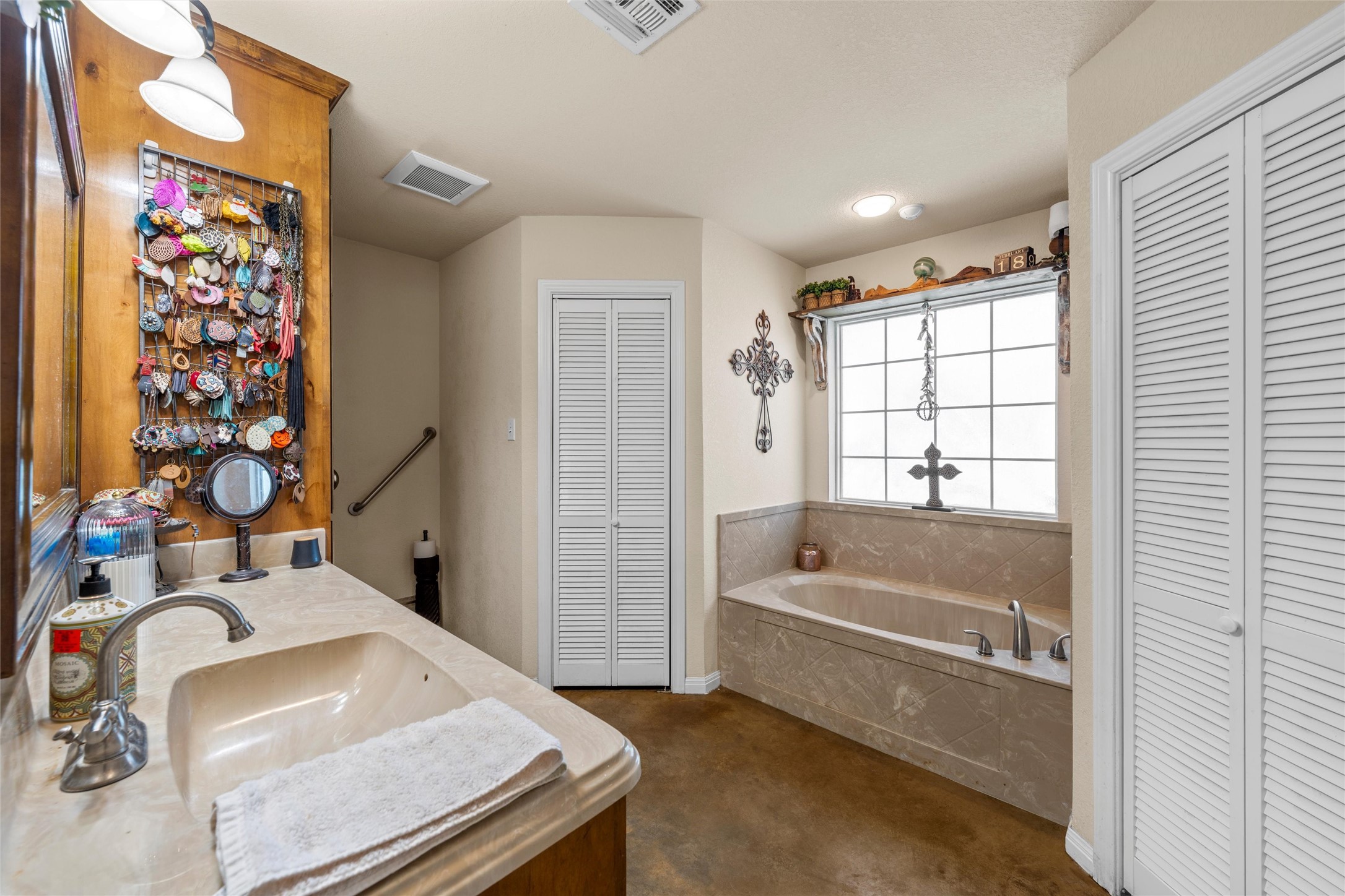 814 N Harrison Street West TX 76691