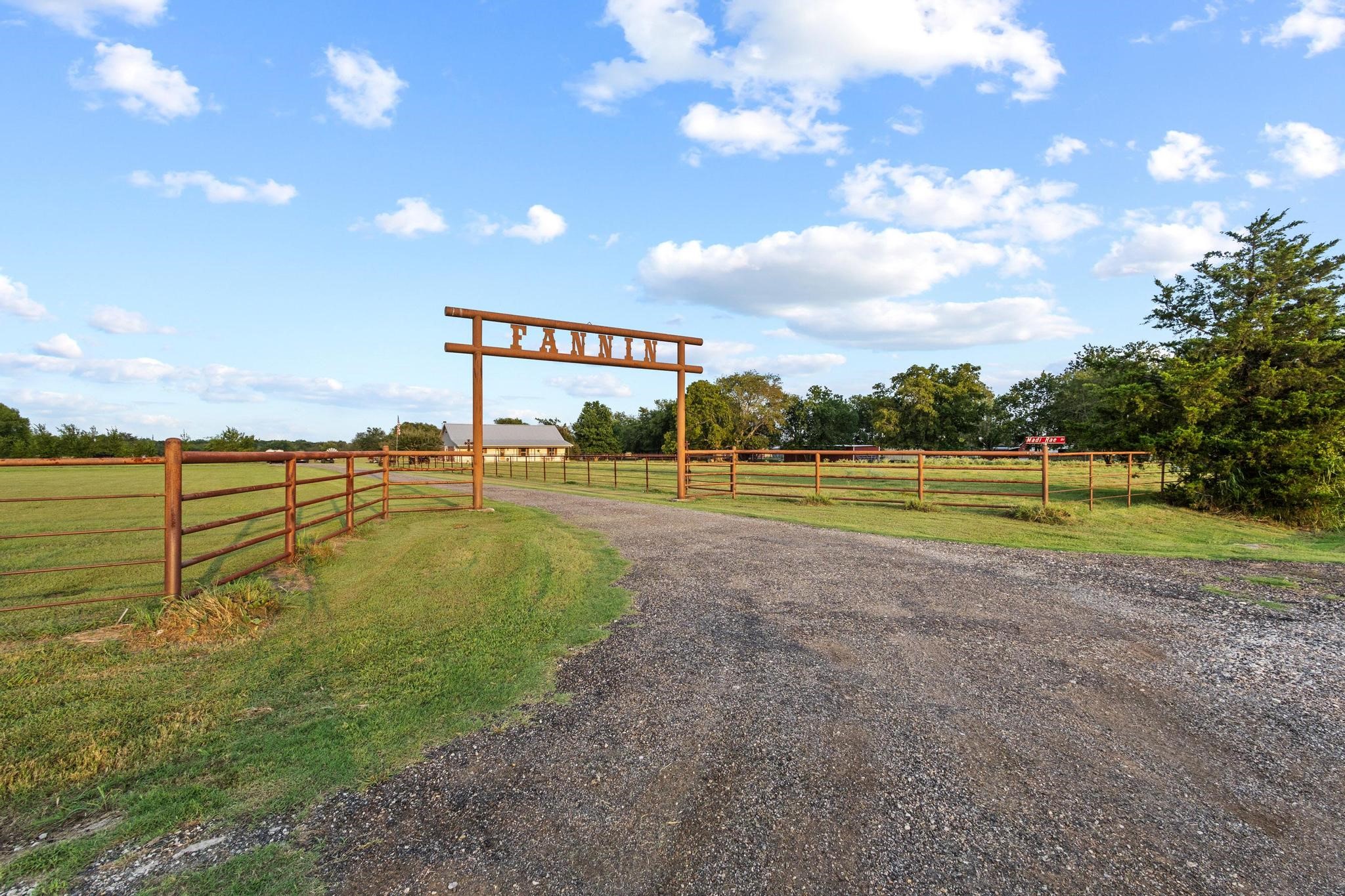 5285 County Road 3226 Lone Oak TX 75453