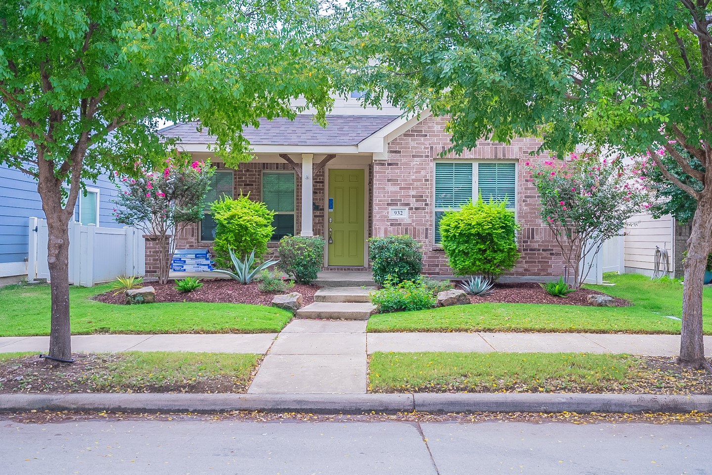 932 Charleston Lane Savannah TX 76227