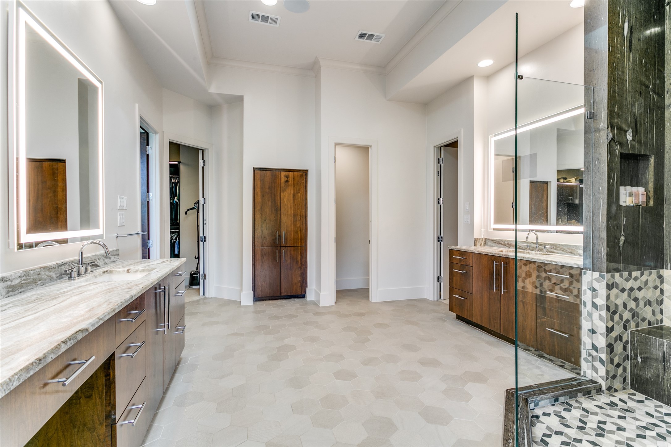 1505 Cottonwood Valley Circle N Irving TX 75038