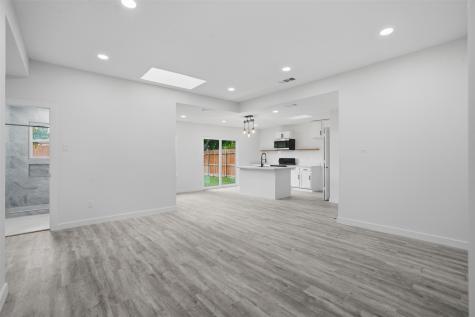 518 Royal Avenue Grand Prairie TX 75051