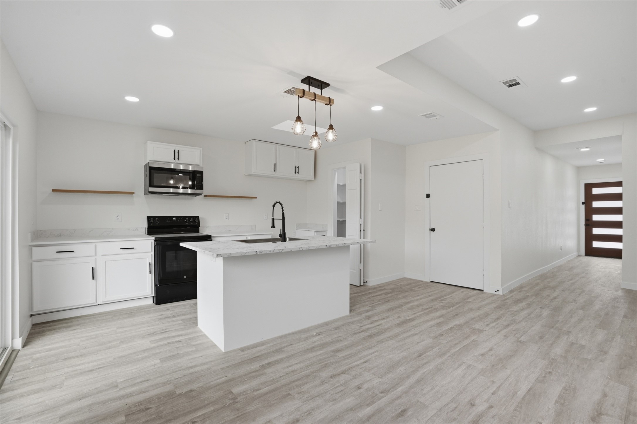 518 Royal Avenue Grand Prairie TX 75051