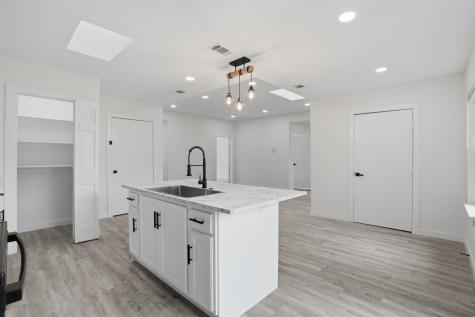 518 Royal Avenue Grand Prairie TX 75051