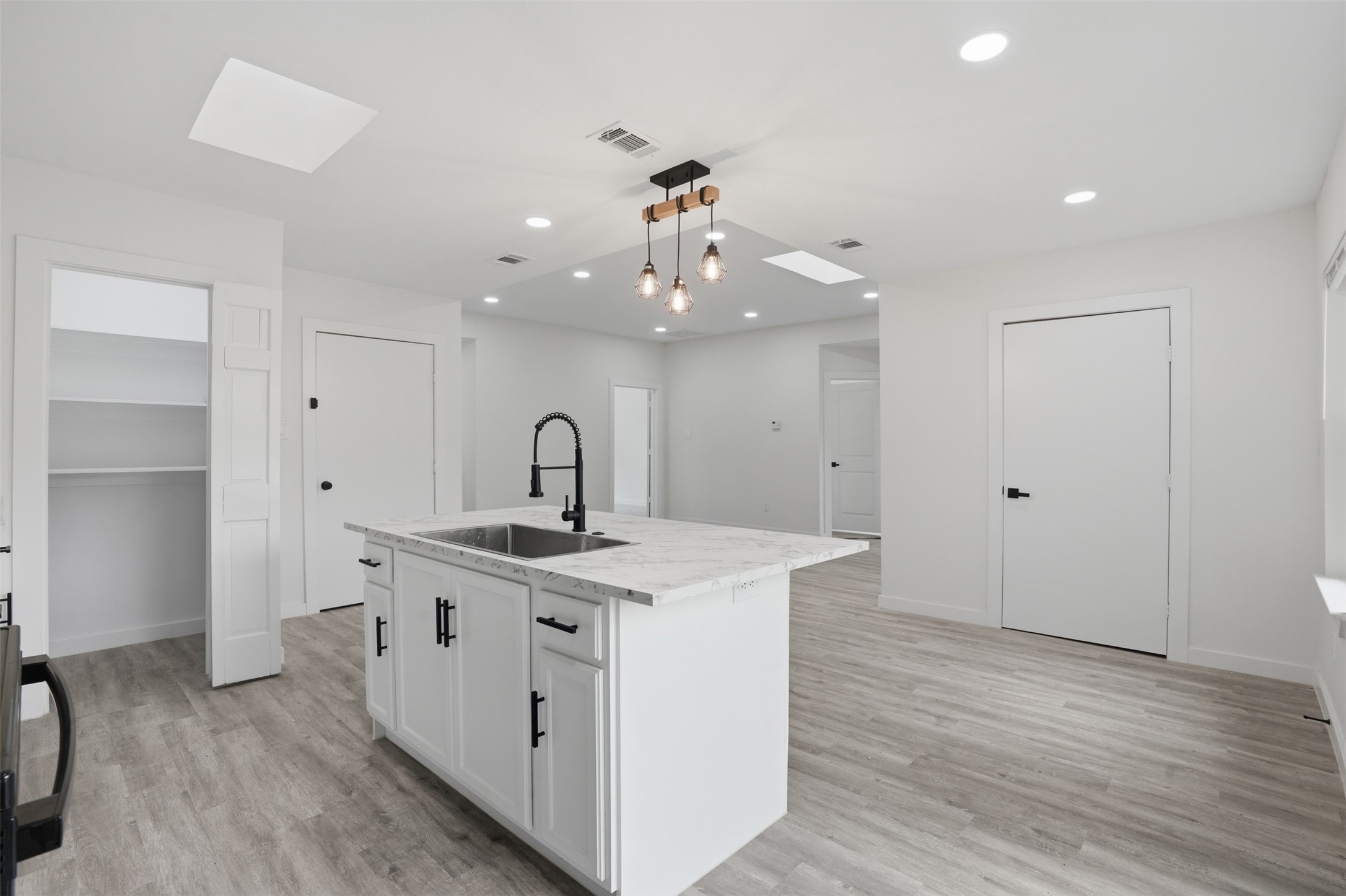 518 Royal Avenue Grand Prairie TX 75051