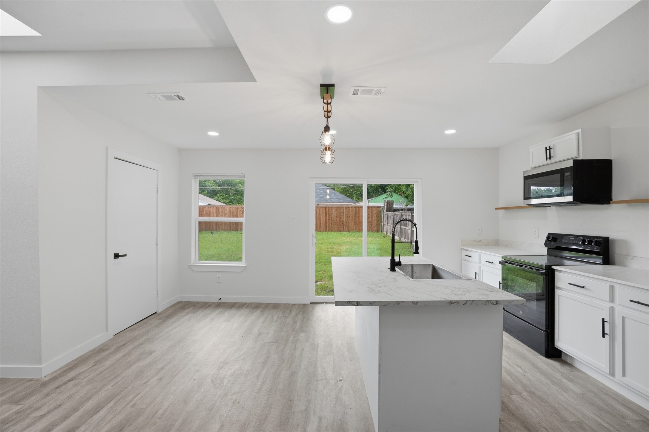 518 Royal Avenue Grand Prairie TX 75051