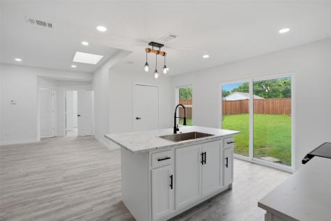 518 Royal Avenue Grand Prairie TX 75051