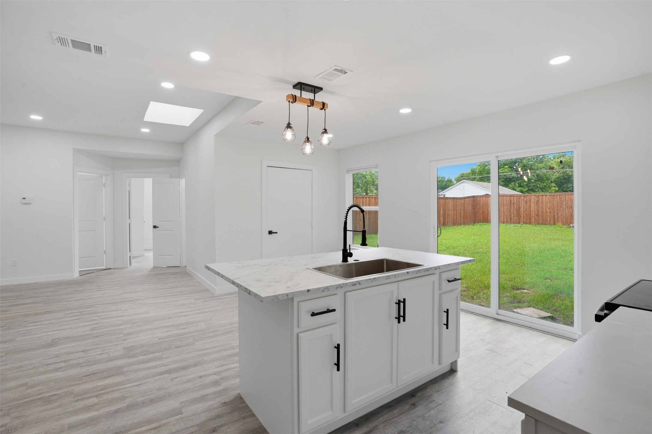 518 Royal Avenue Grand Prairie TX 75051