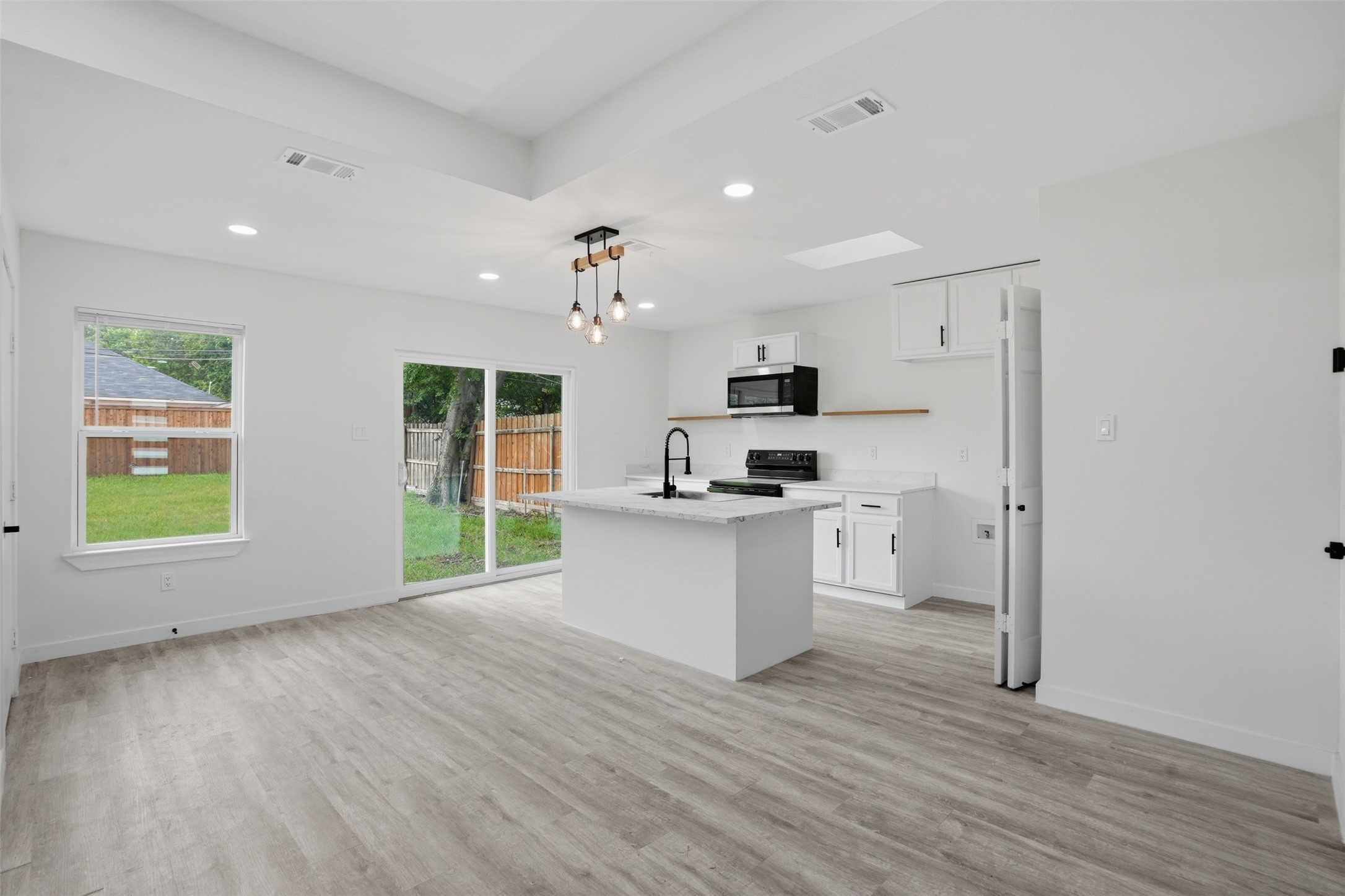 518 Royal Avenue Grand Prairie TX 75051