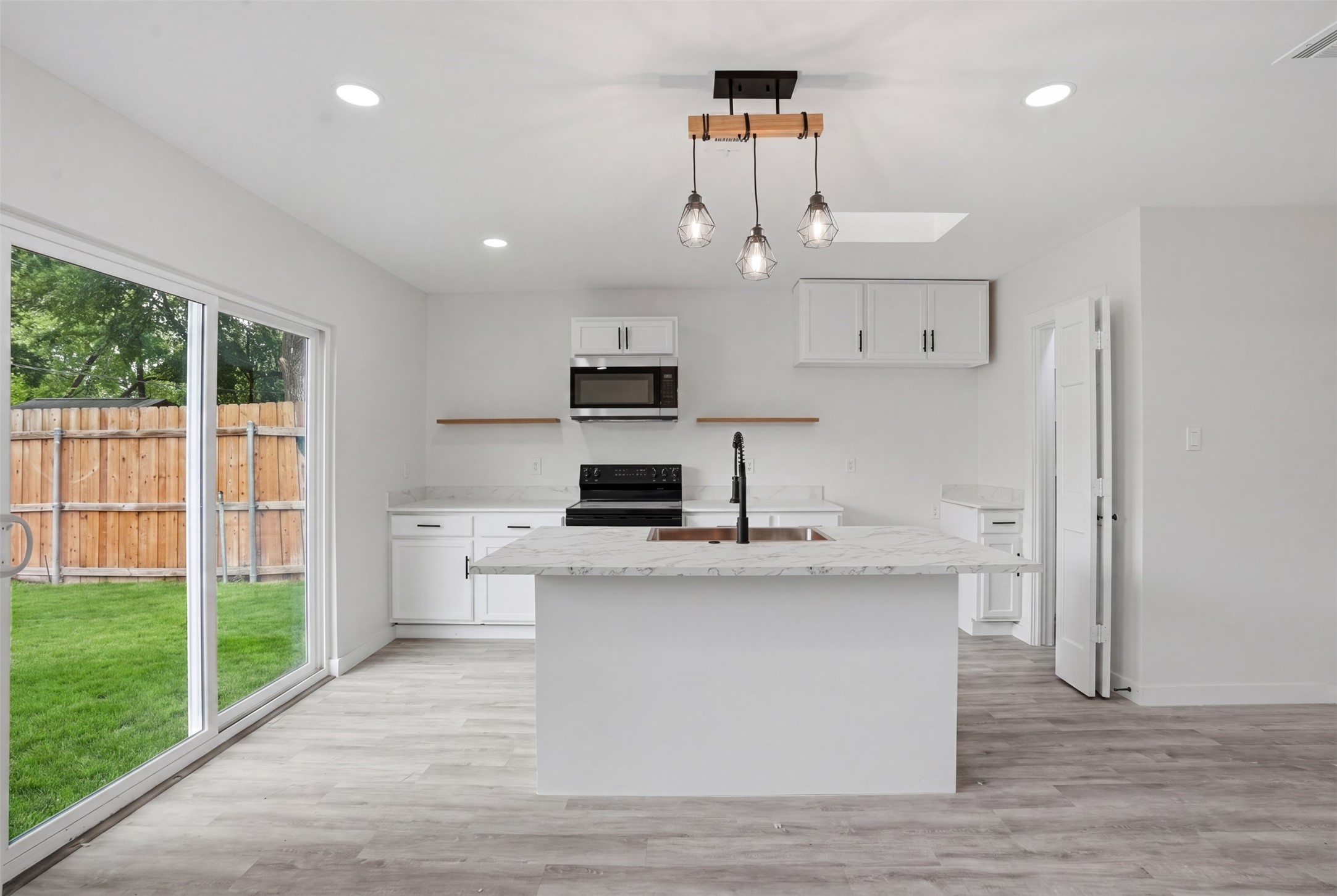 518 Royal Avenue Grand Prairie TX 75051