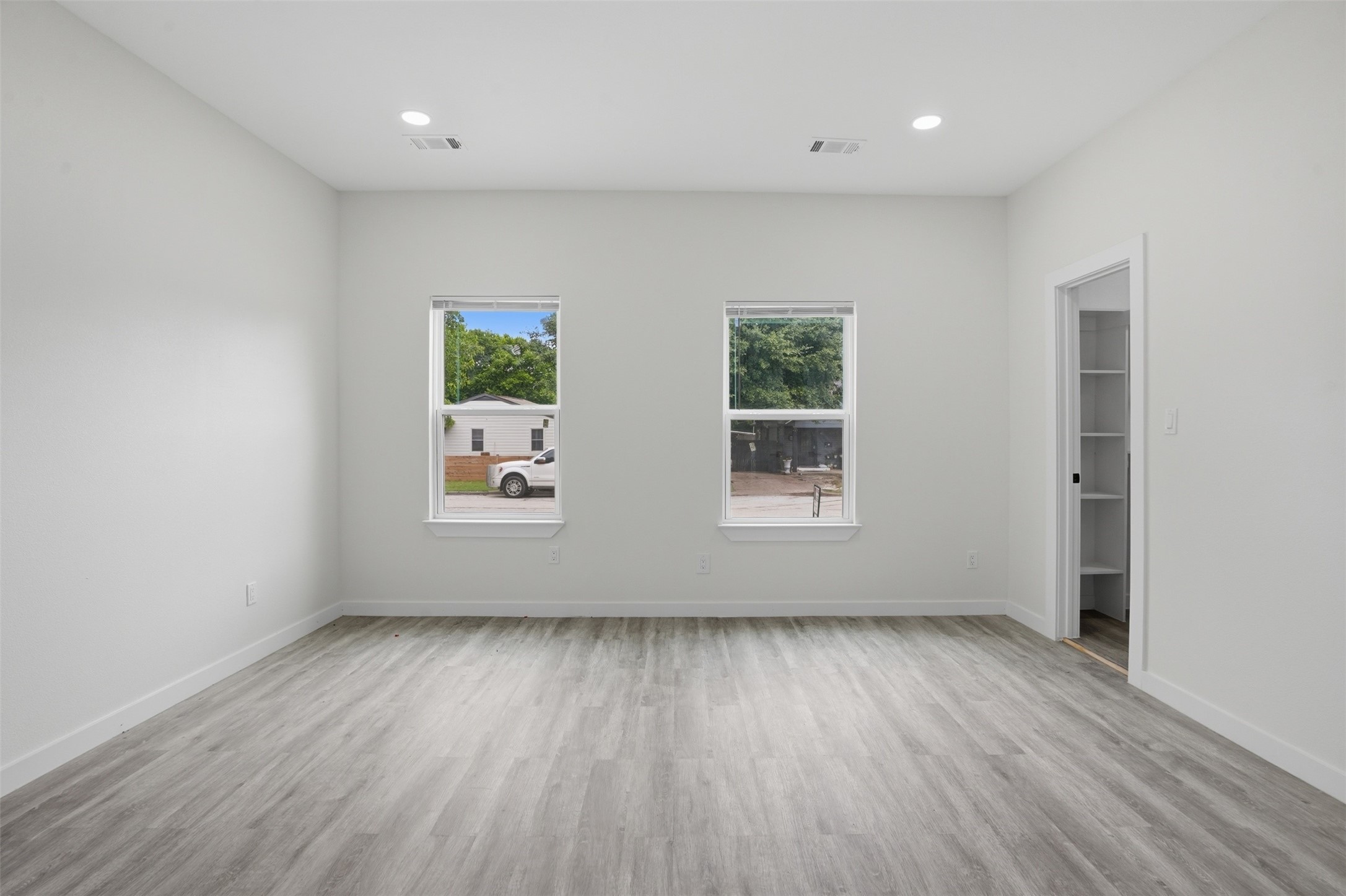 518 Royal Avenue Grand Prairie TX 75051