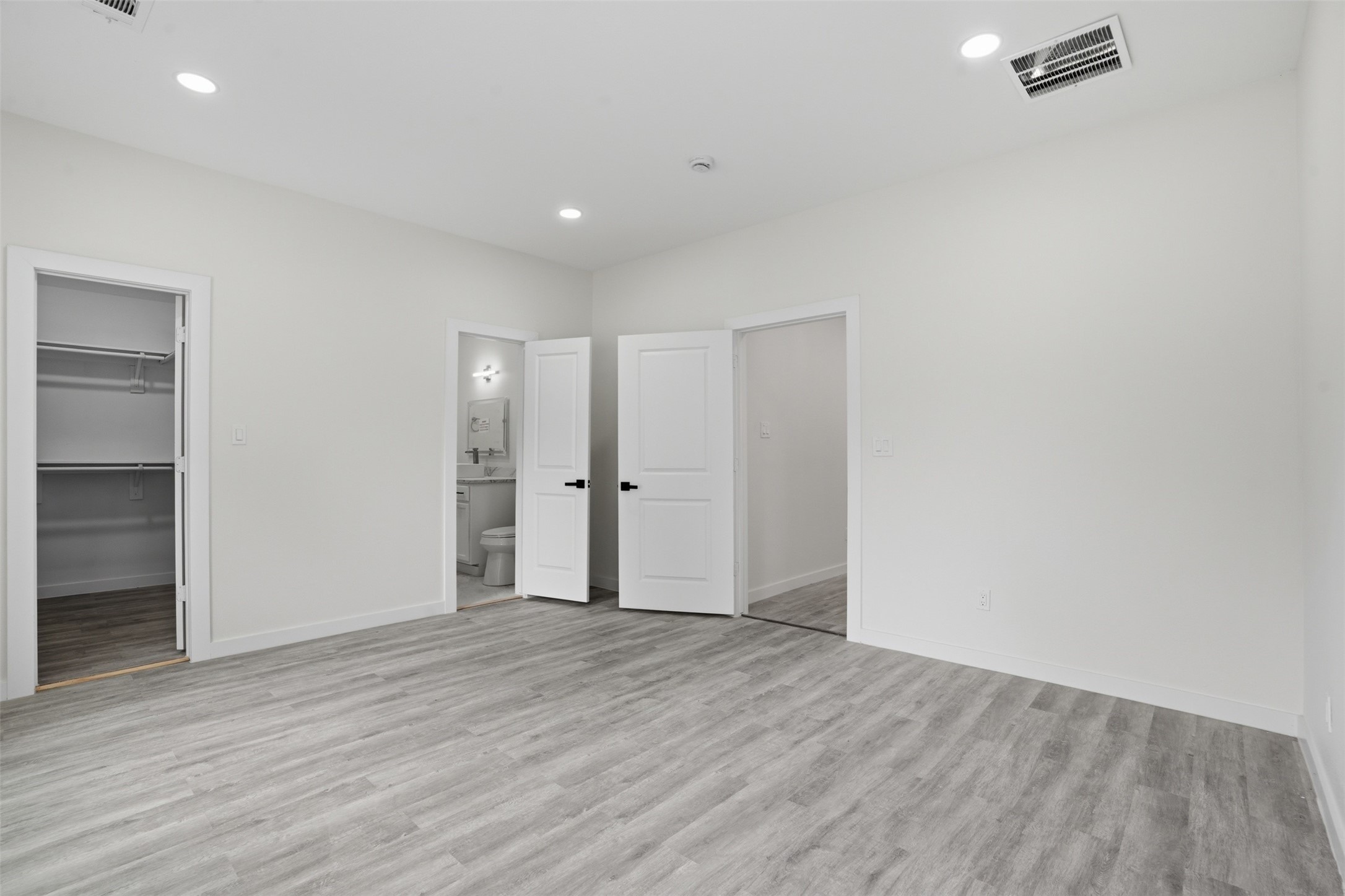 518 Royal Avenue Grand Prairie TX 75051