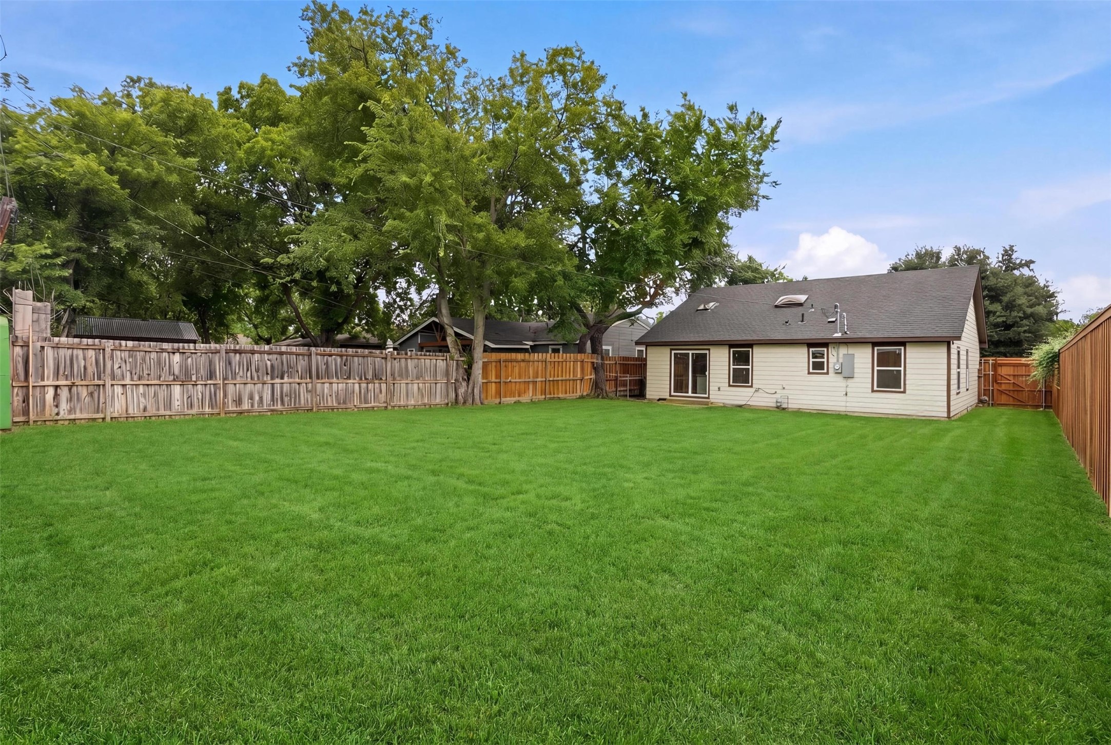 518 Royal Avenue Grand Prairie TX 75051