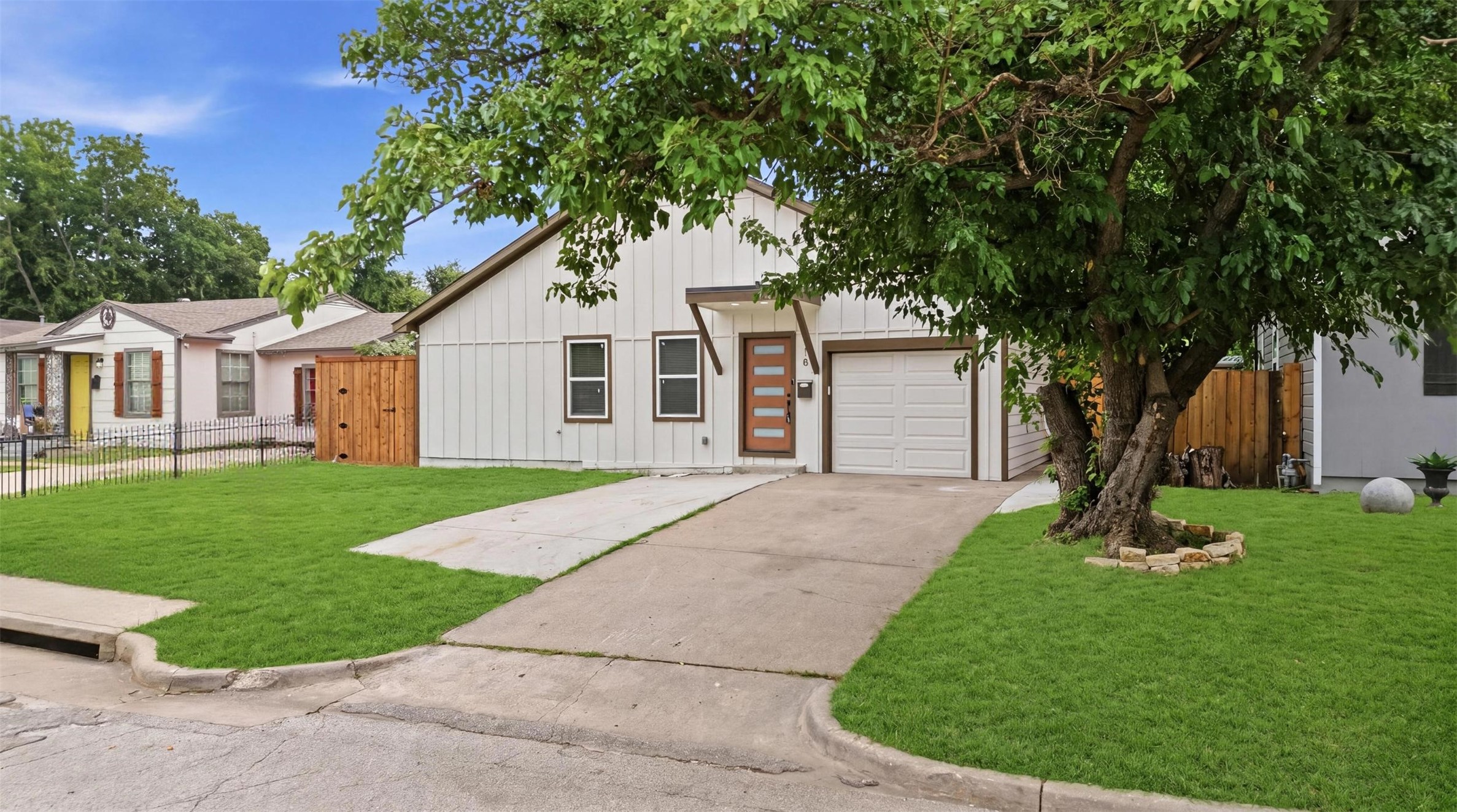518 Royal Avenue Grand Prairie TX 75051