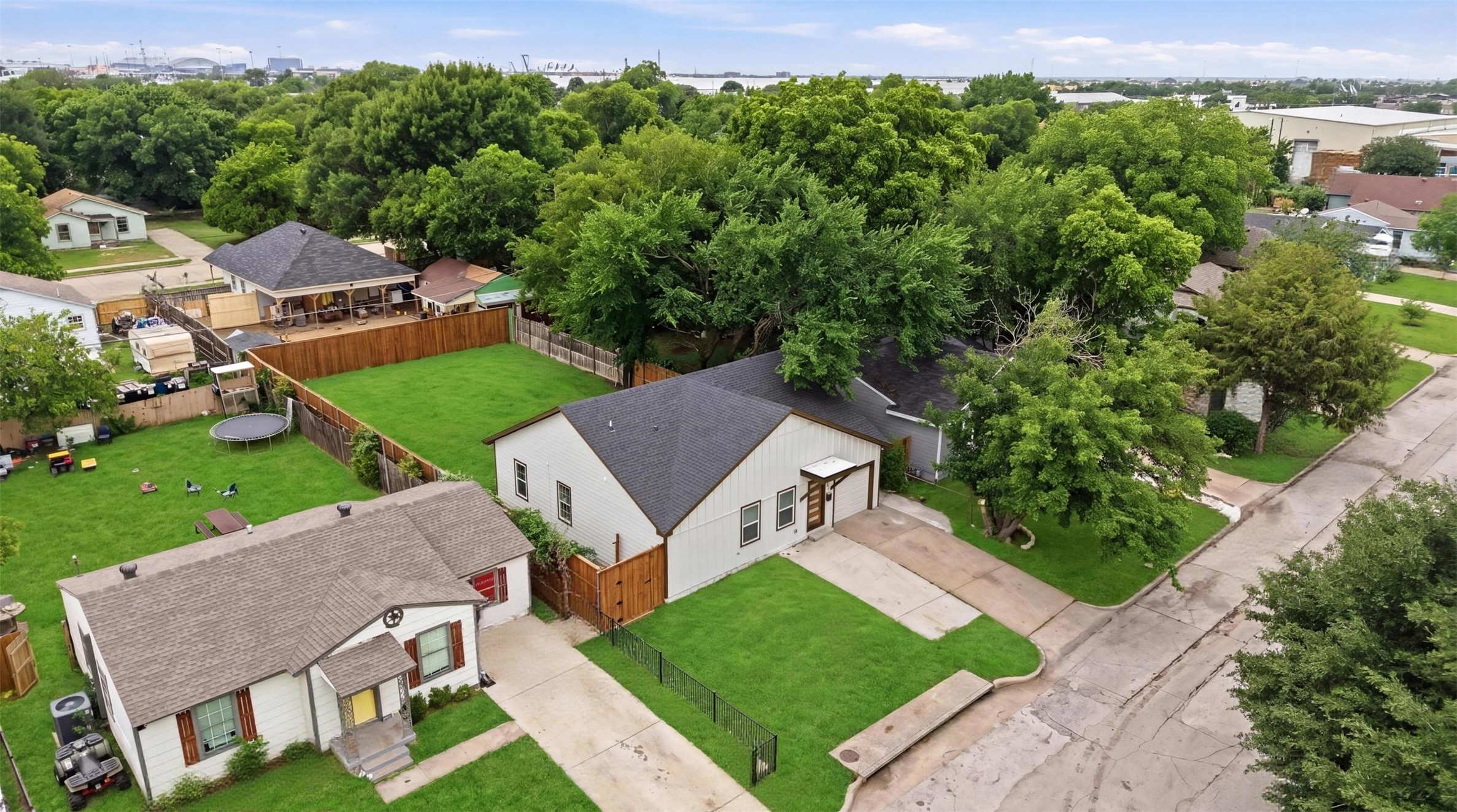 518 Royal Avenue Grand Prairie TX 75051