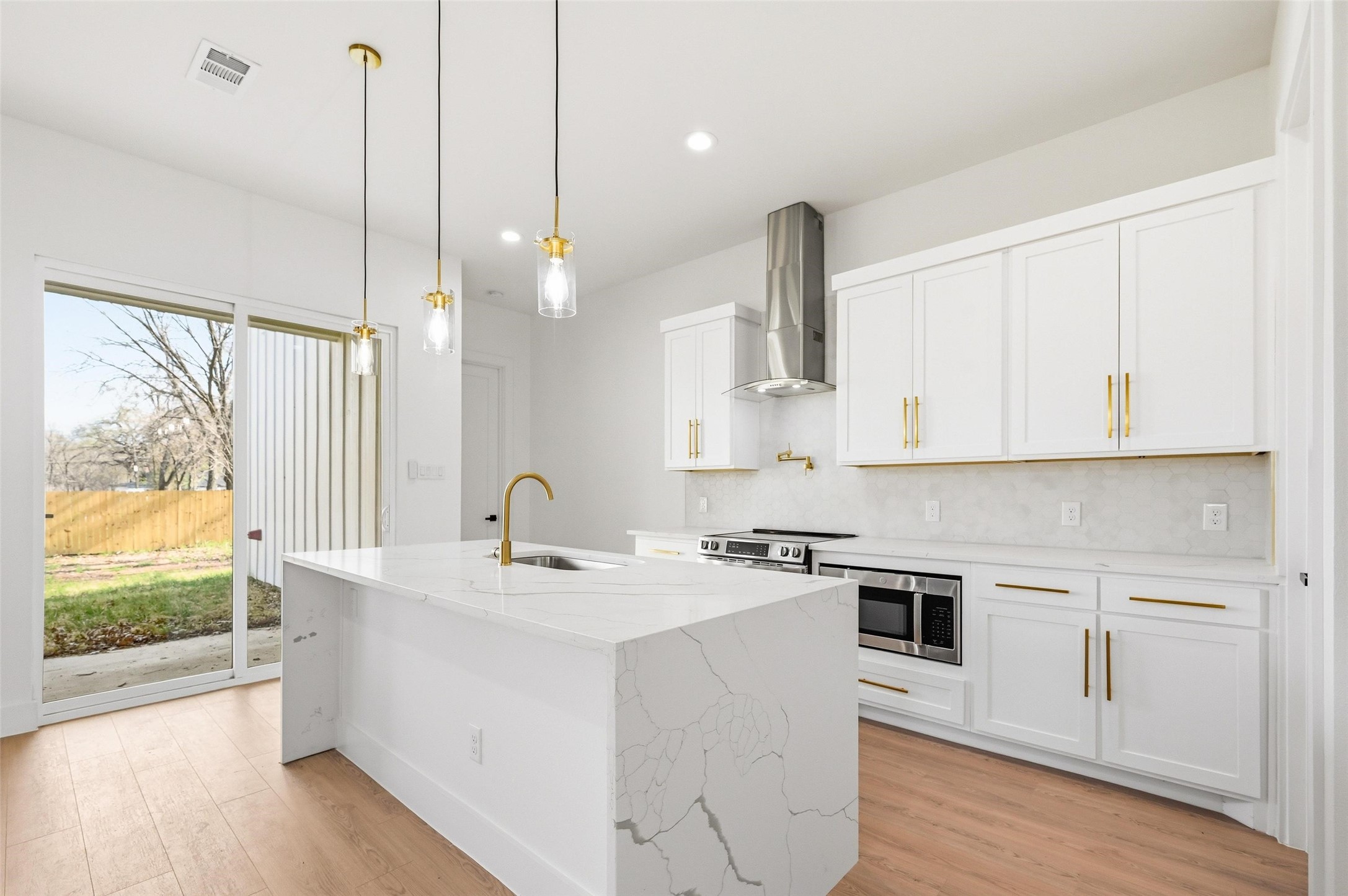 2228 Echo Lake Drive Dallas TX 75253