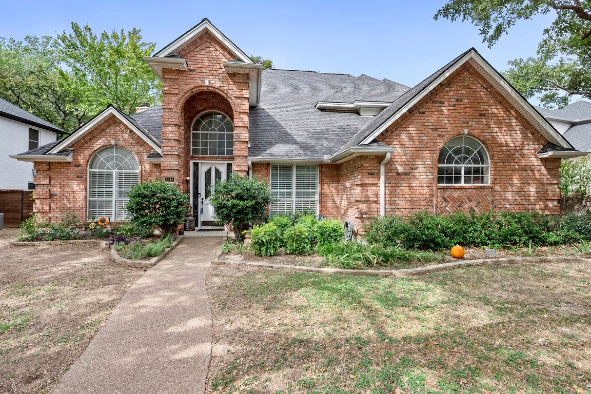 2516 Laurel Valley Lane Arlington TX 76006