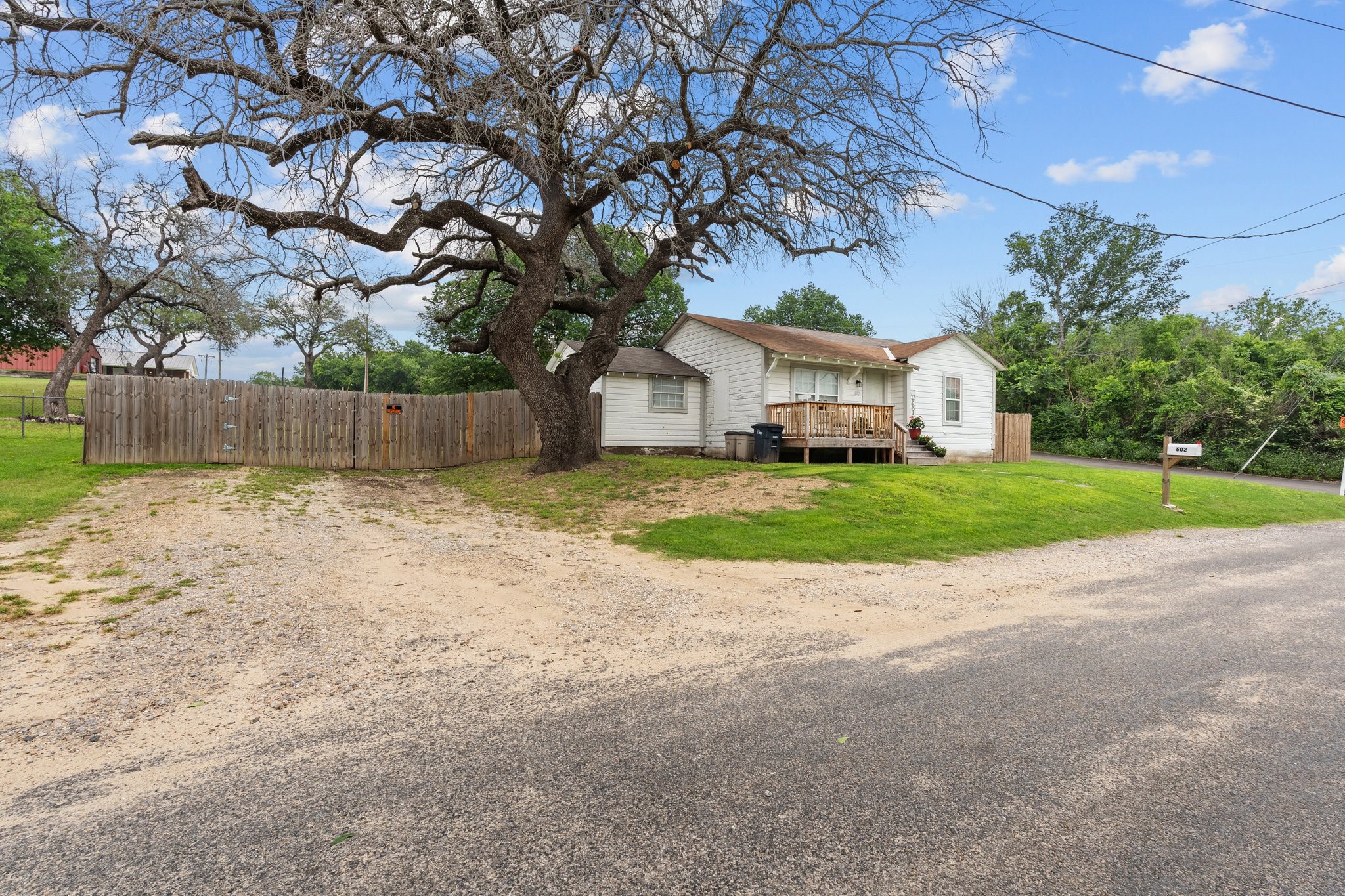 602 Duke Street Weatherford TX 76086
