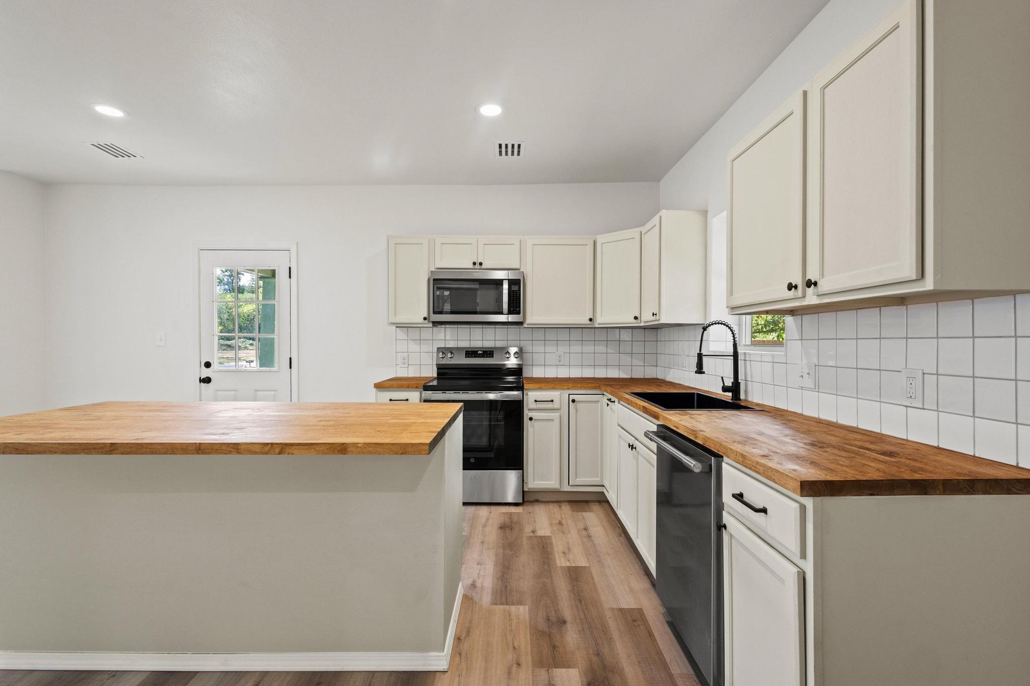 831 W Owing Street Denison TX 75020