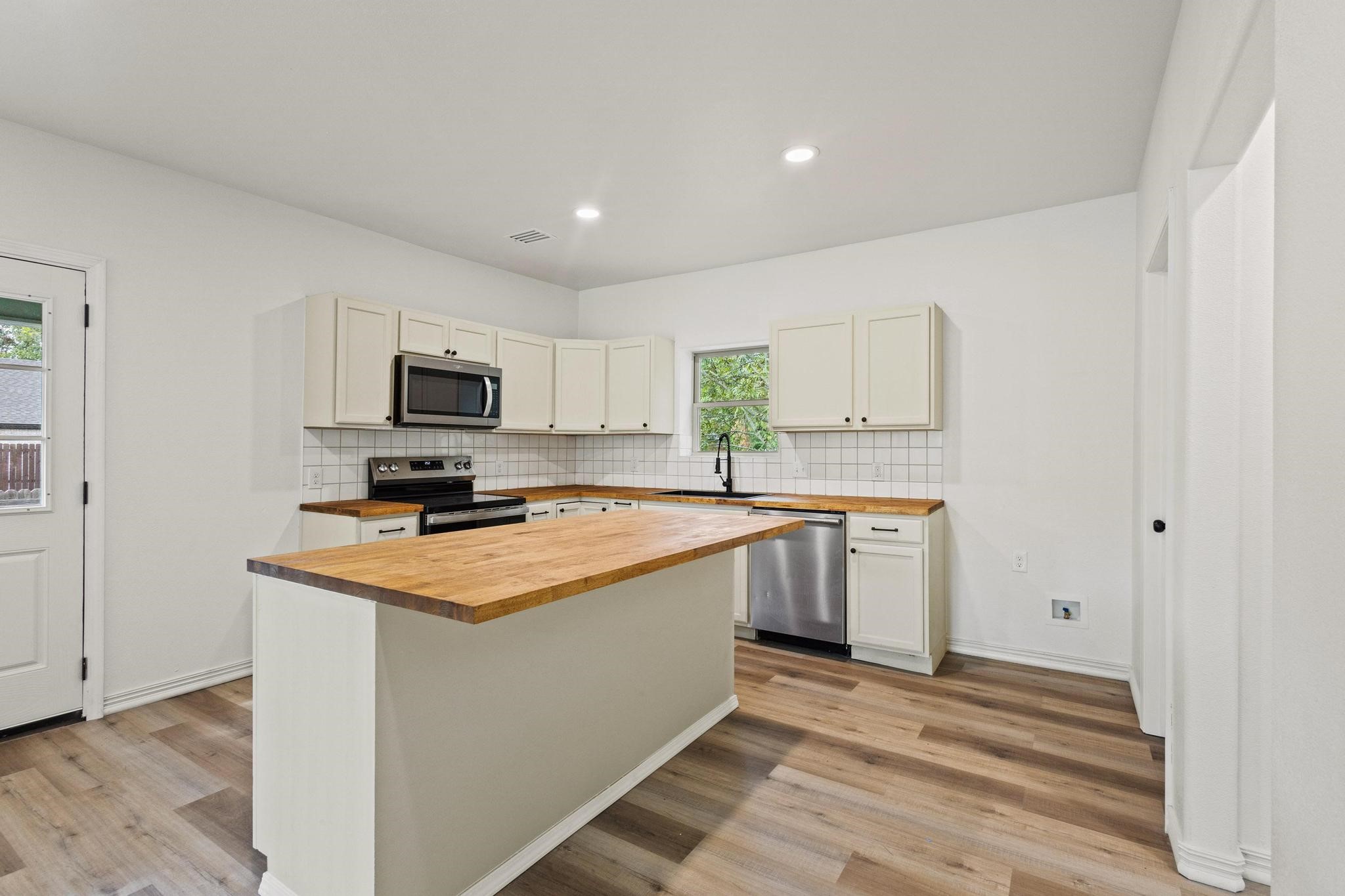831 W Owing Street Denison TX 75020