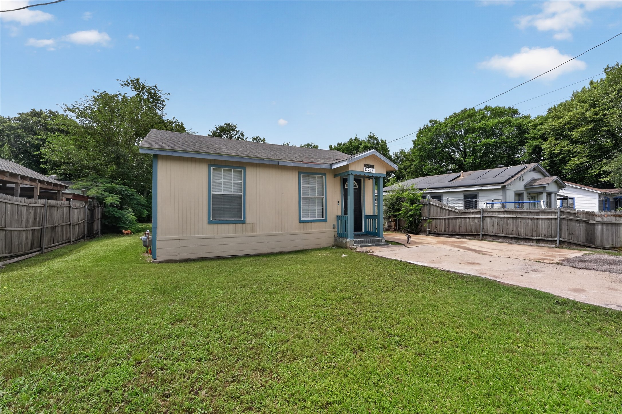 8914 Cardella Avenue Dallas TX 75217