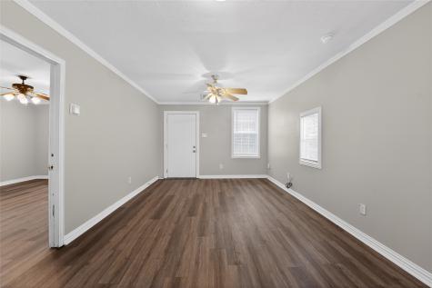 8914 Cardella Avenue Dallas TX 75217