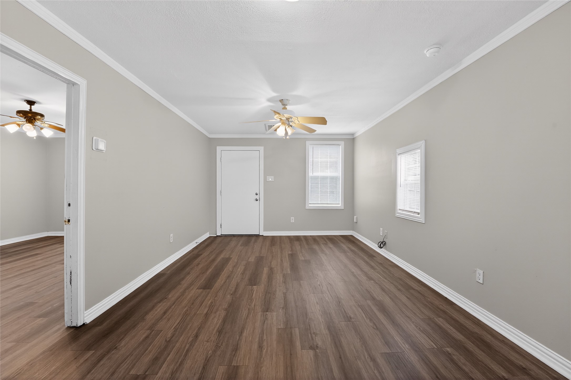 8914 Cardella Avenue Dallas TX 75217