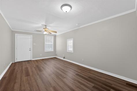 8914 Cardella Avenue Dallas TX 75217
