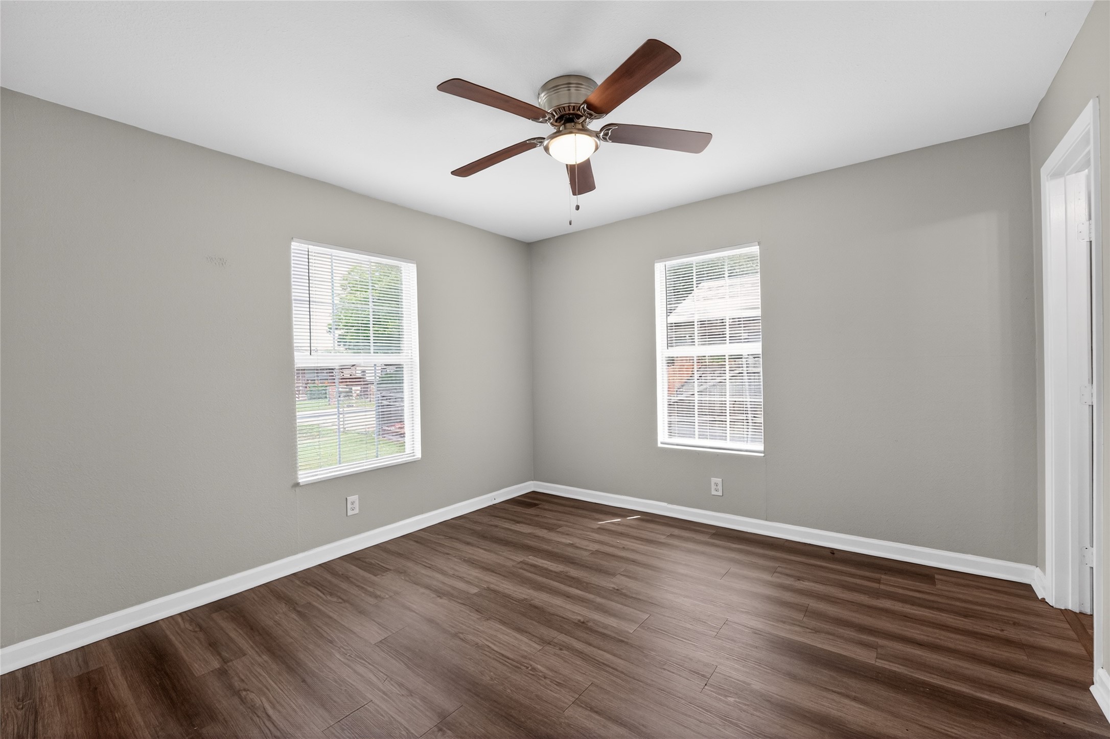 8914 Cardella Avenue Dallas TX 75217