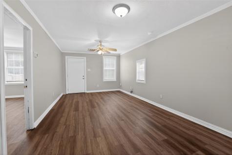 8914 Cardella Avenue Dallas TX 75217