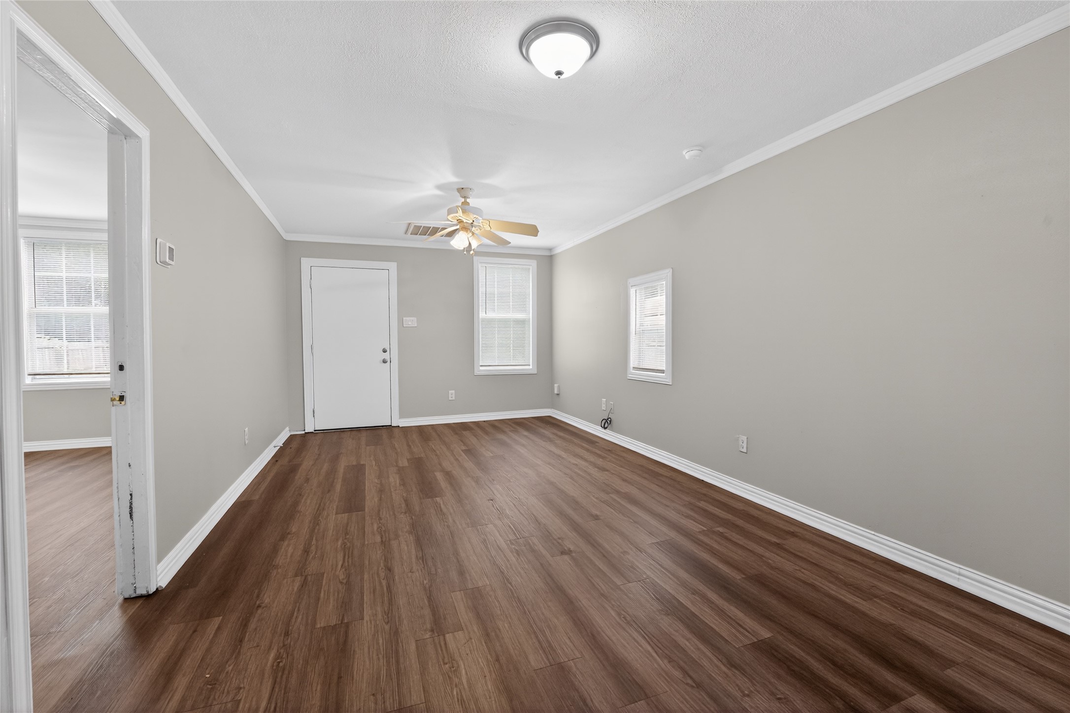 8914 Cardella Avenue Dallas TX 75217