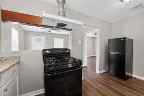 8914 Cardella Avenue Dallas TX 75217