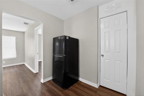 8914 Cardella Avenue Dallas TX 75217