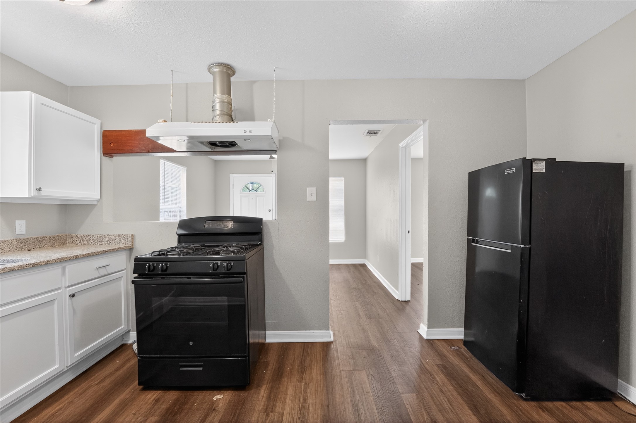 8914 Cardella Avenue Dallas TX 75217