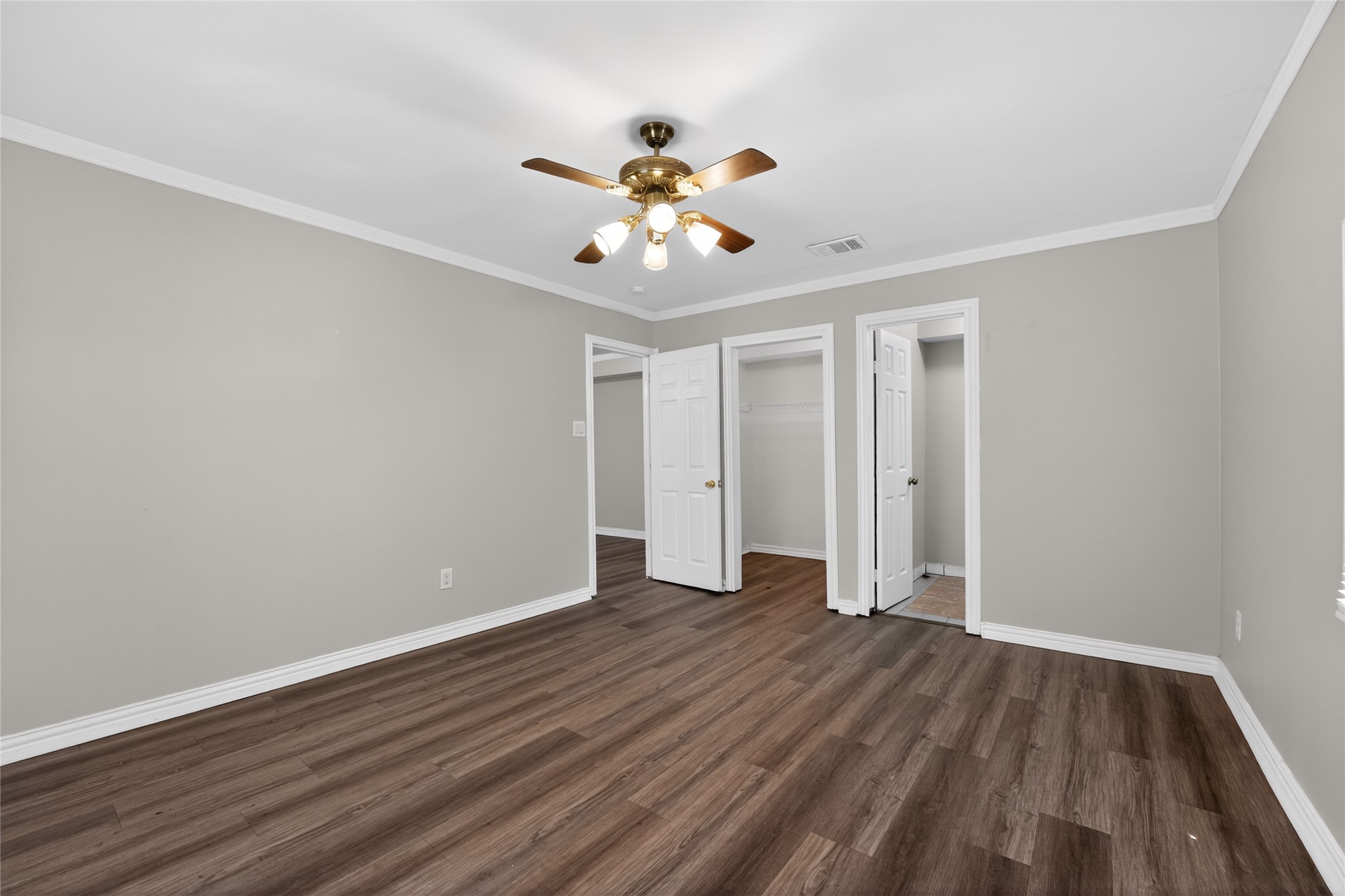 8914 Cardella Avenue Dallas TX 75217