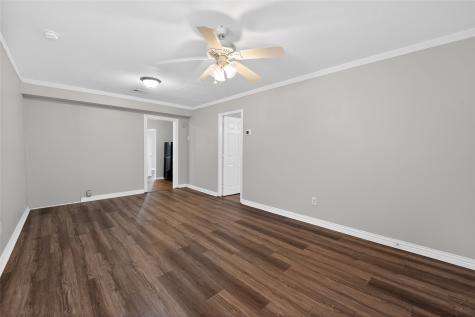 8914 Cardella Avenue Dallas TX 75217