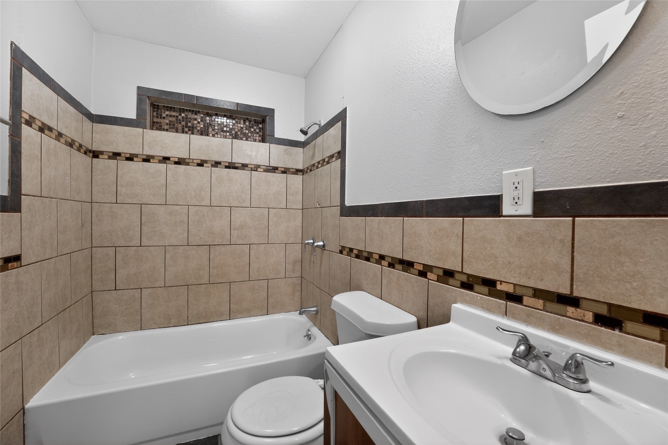 8914 Cardella Avenue Dallas TX 75217