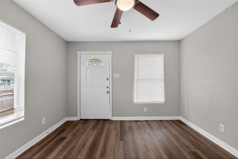 8914 Cardella Avenue Dallas TX 75217