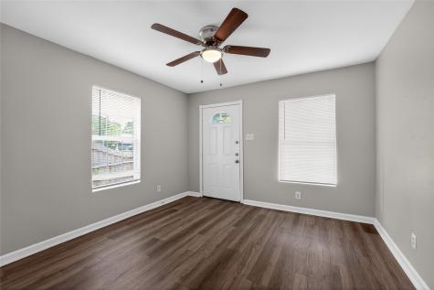 8914 Cardella Avenue Dallas TX 75217