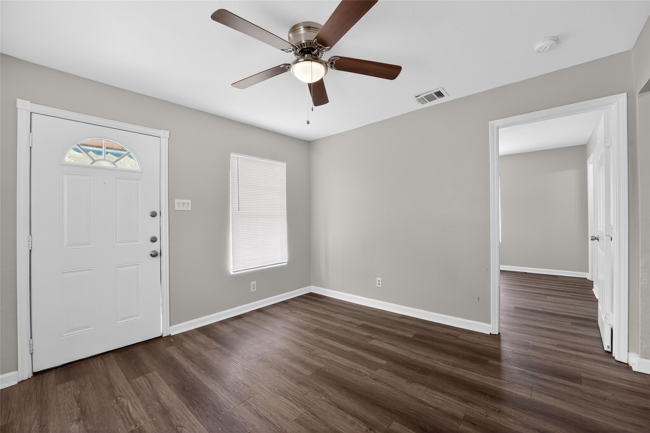 8914 Cardella Avenue Dallas TX 75217