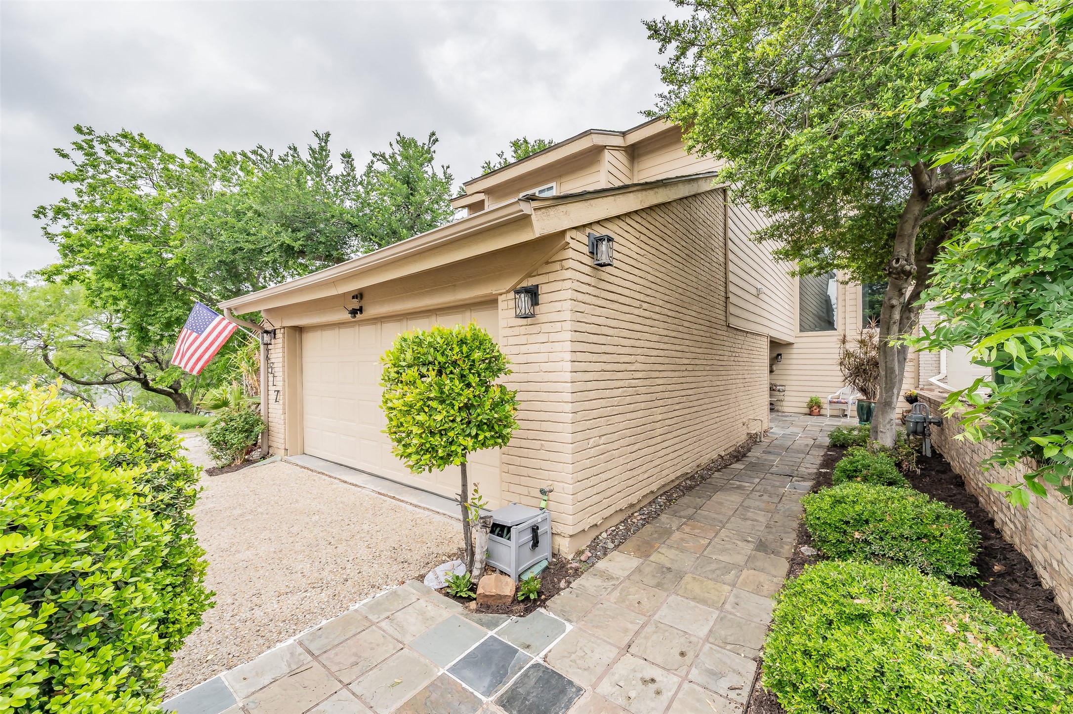 2517 Country Place Carrollton TX 75006