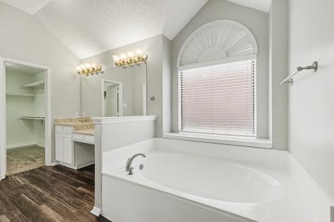 6804 Greenleaf Drive North Richland Hills TX 76182