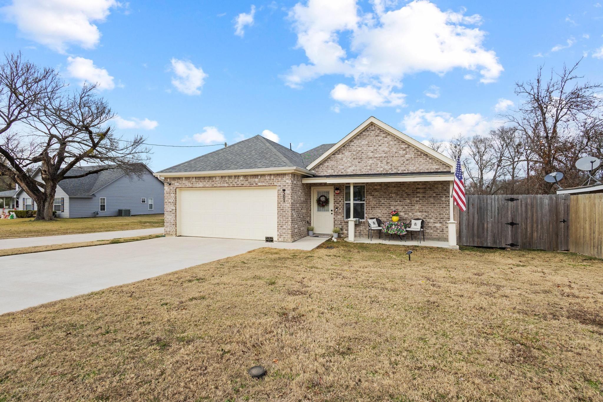 501 E 15th Street Bonham TX 75418