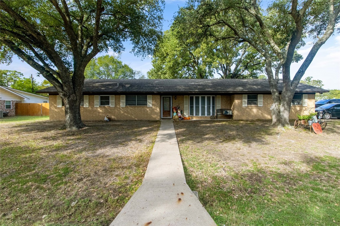 721 Robindale Lane Fairfield TX 75840