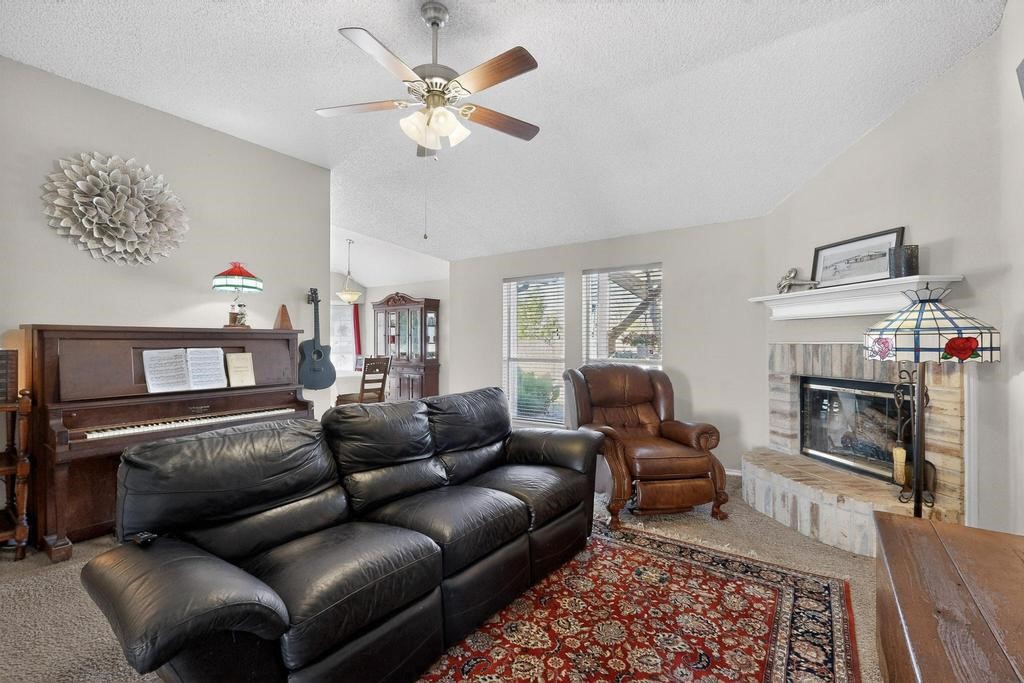10604 Cobblestone Drive Benbrook TX 76126