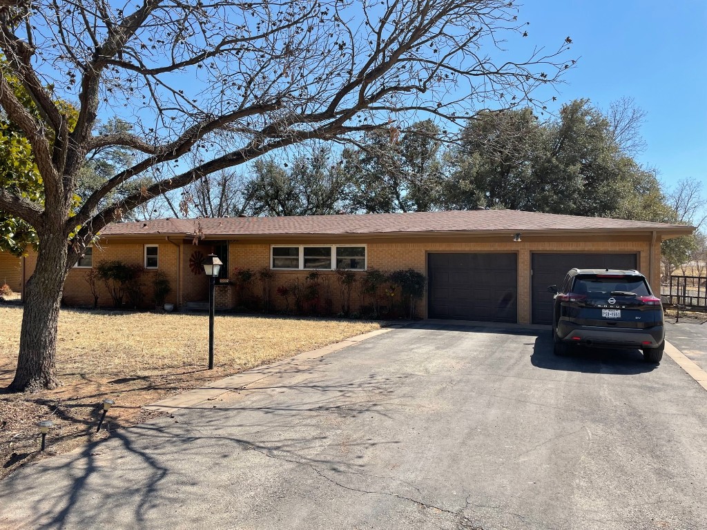 1025 W Custer Street Seymour TX 76380