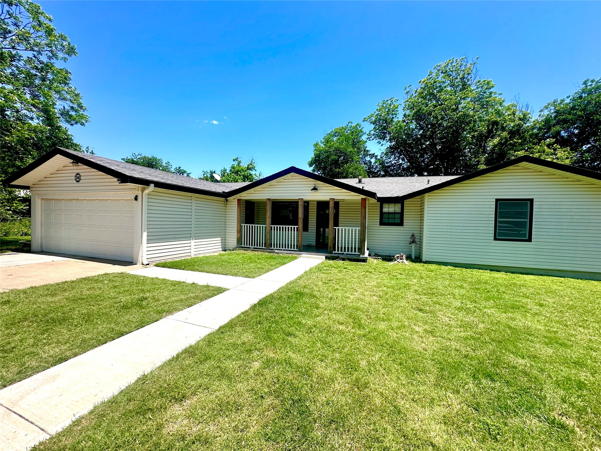 308 Sunset Drive Comanche TX 76442