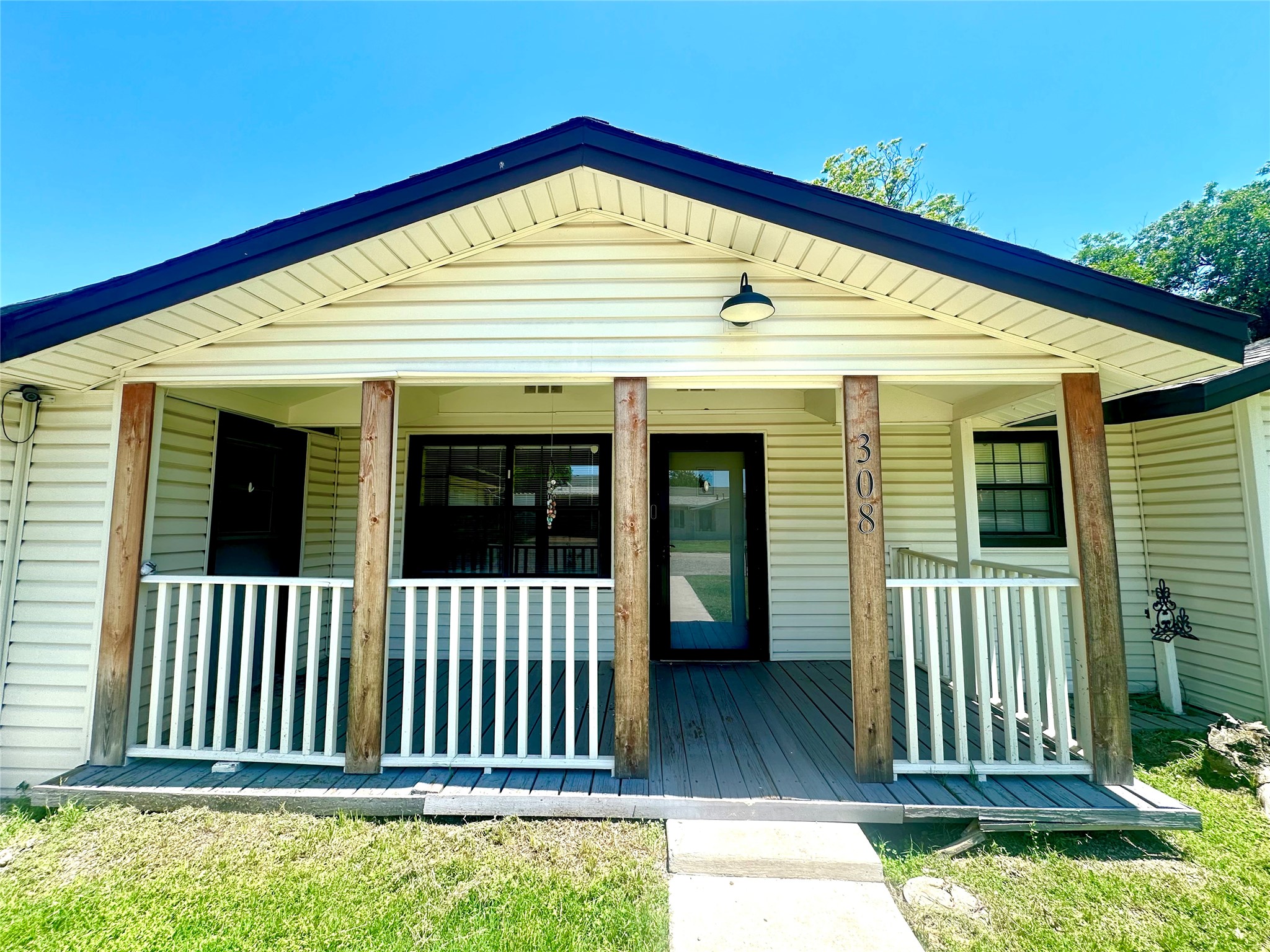 308 Sunset Drive Comanche TX 76442