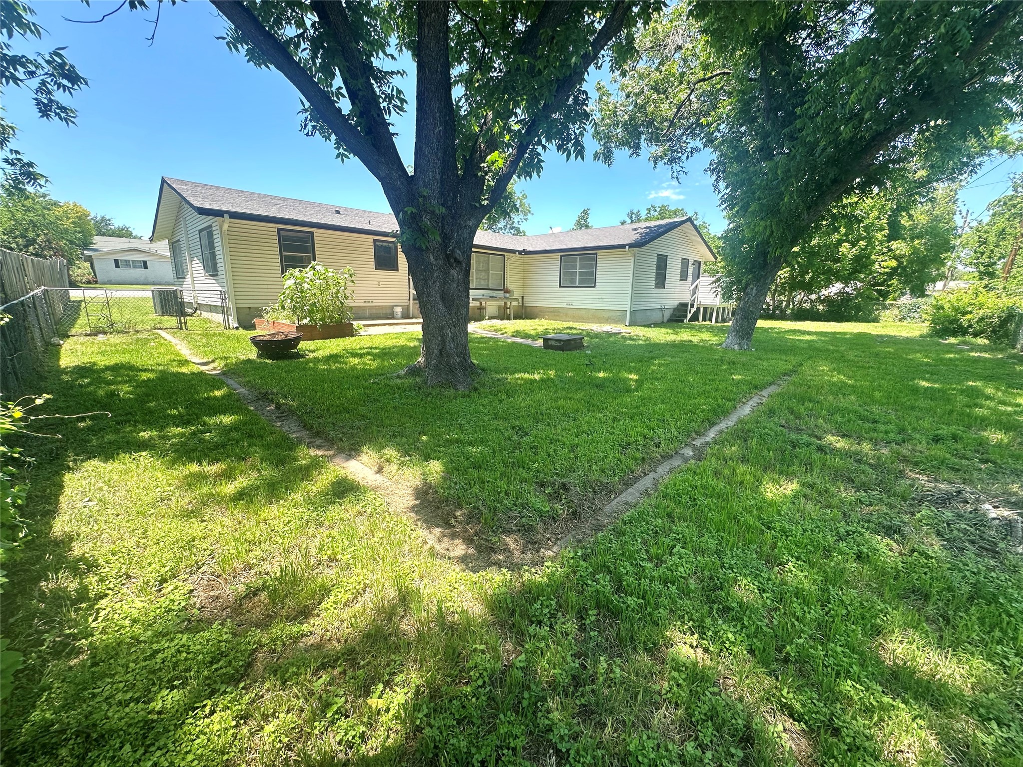 308 Sunset Drive Comanche TX 76442